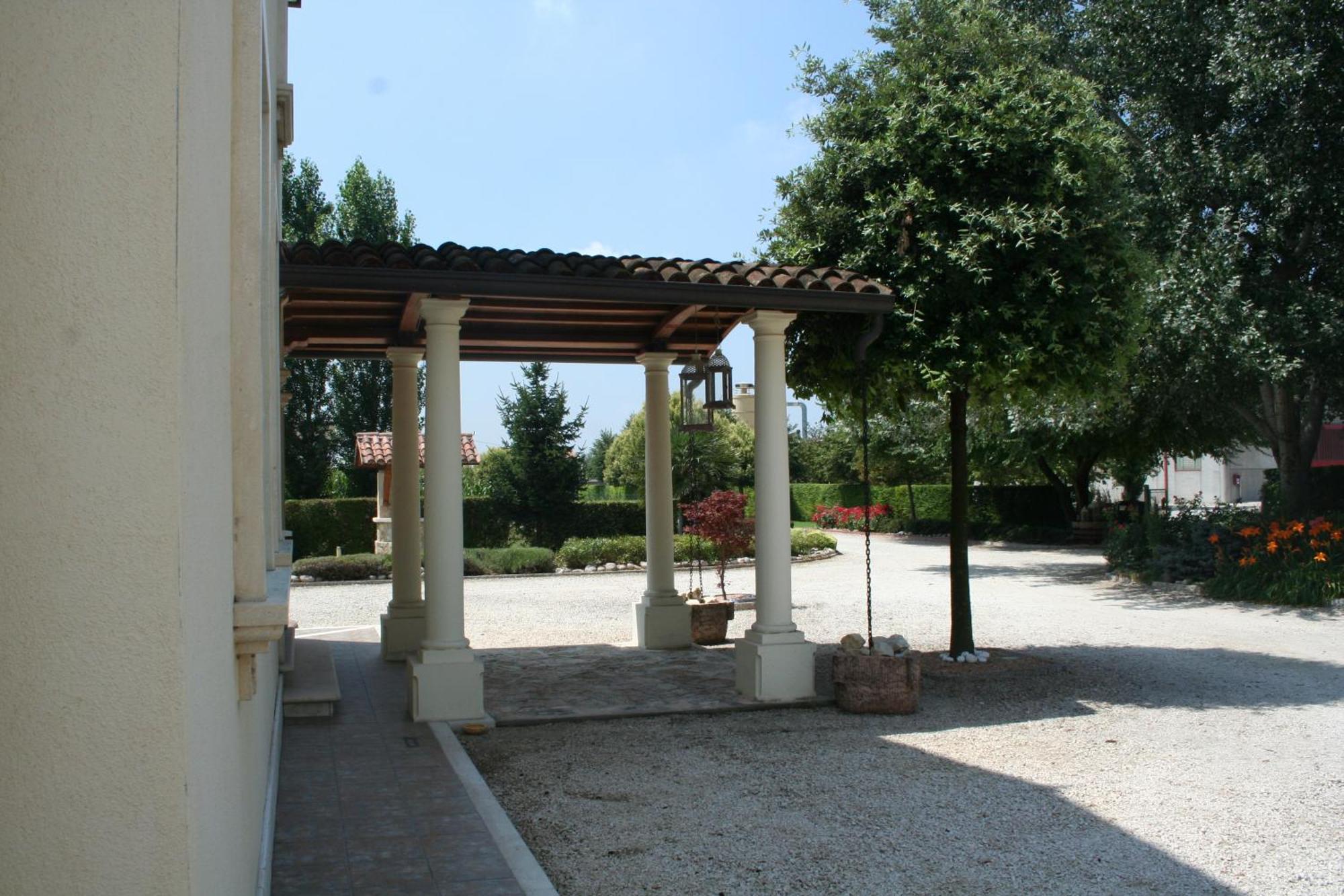 Villamoreno Merlara Bagian luar foto