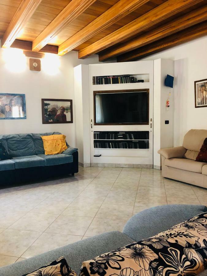 Villamoreno Merlara Bagian luar foto